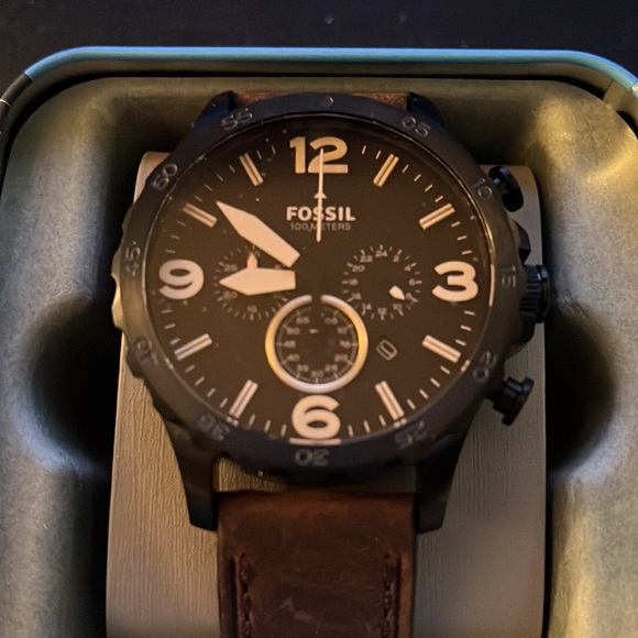 NWT Men’s Fossil brown leather wristband analogue watch with big face. - Picture 5 of 5